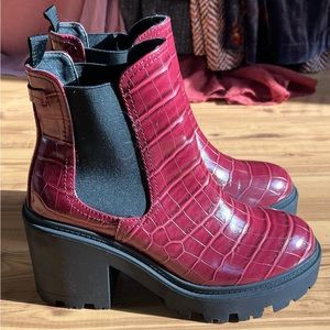 Urban Outfitters, Size 9/40EU, Color: Red